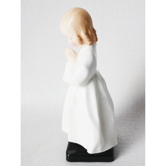 Royal Doulton "Bedtime" Figurine HN1978 - Picture 5 of 7